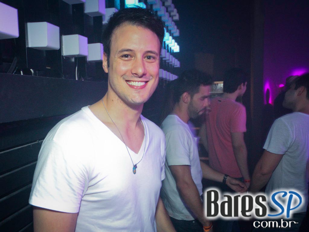 DJs convidados na noite de sexta-feira na The Week DJs convidados na noite de sexta-feira na The Week