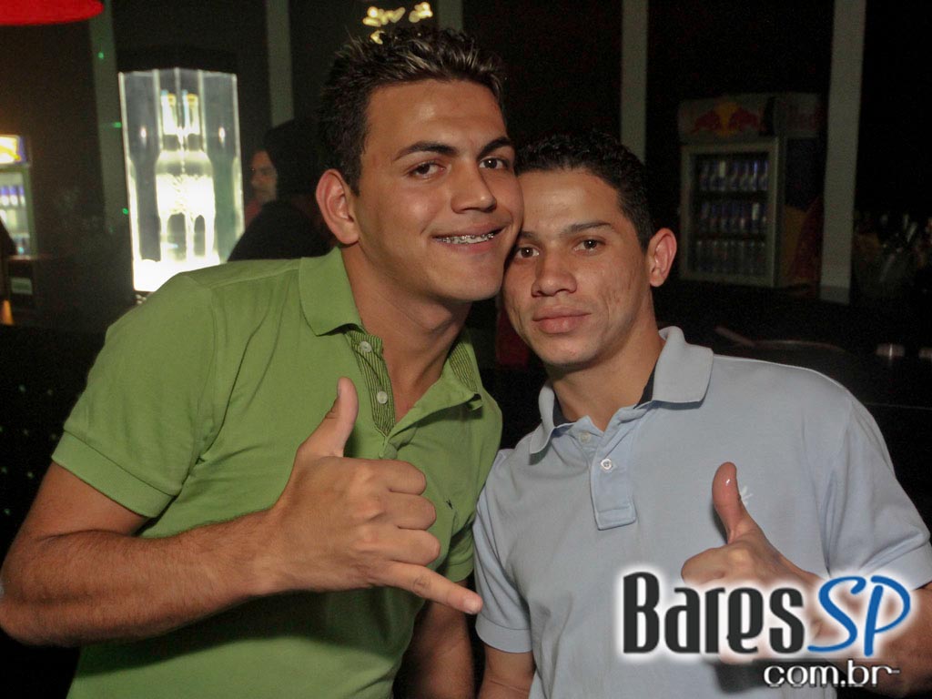 DJs convidados na noite de sexta-feira na The Week DJs convidados na noite de sexta-feira na The Week