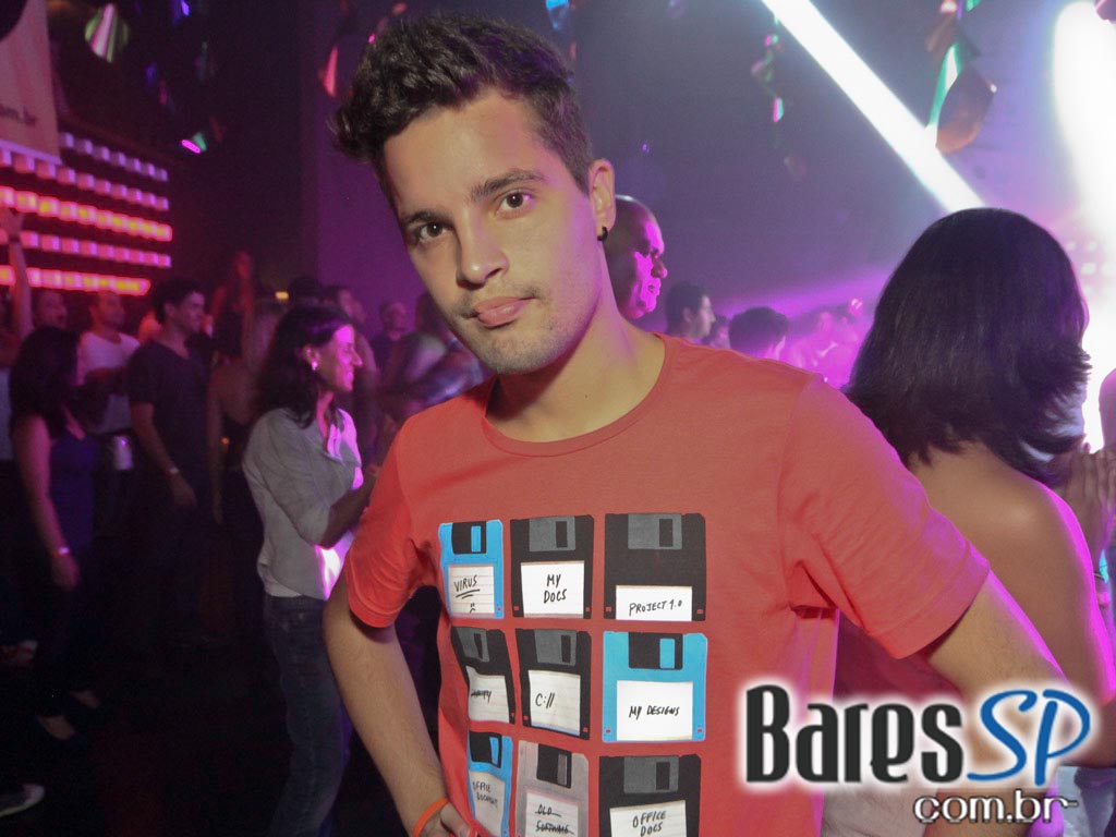 DJs convidados na noite de sexta-feira na The Week DJs convidados na noite de sexta-feira na The Week