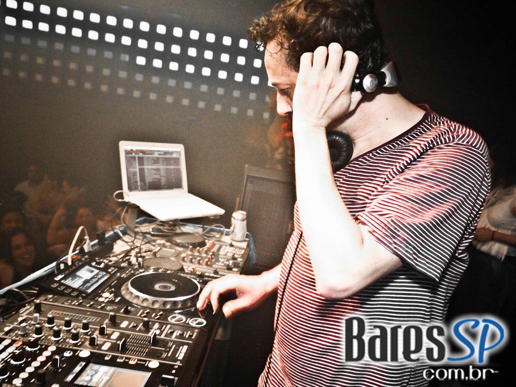 DJs convidados na noite de sexta-feira na The Week DJs convidados na noite de sexta-feira na The Week