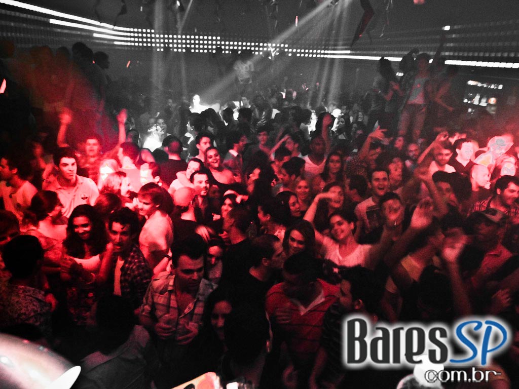 DJs convidados na noite de sexta-feira na The Week DJs convidados na noite de sexta-feira na The Week