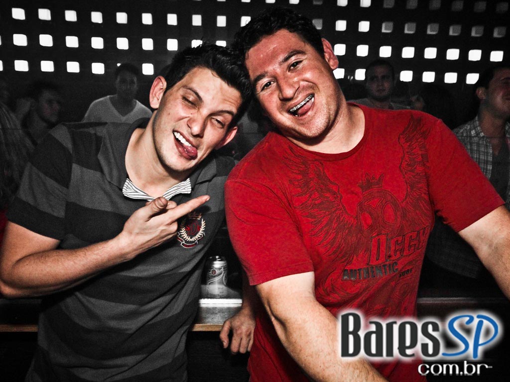 DJs convidados na noite de sexta-feira na The Week DJs convidados na noite de sexta-feira na The Week