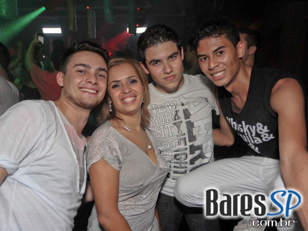 DJs convidados na noite de sexta-feira na The Week DJs convidados na noite de sexta-feira na The Week