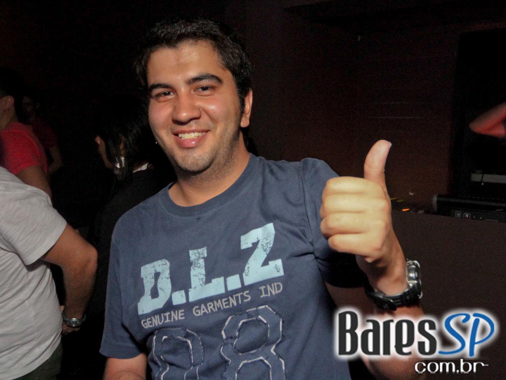 DJs convidados na noite de sexta-feira na The Week DJs convidados na noite de sexta-feira na The Week