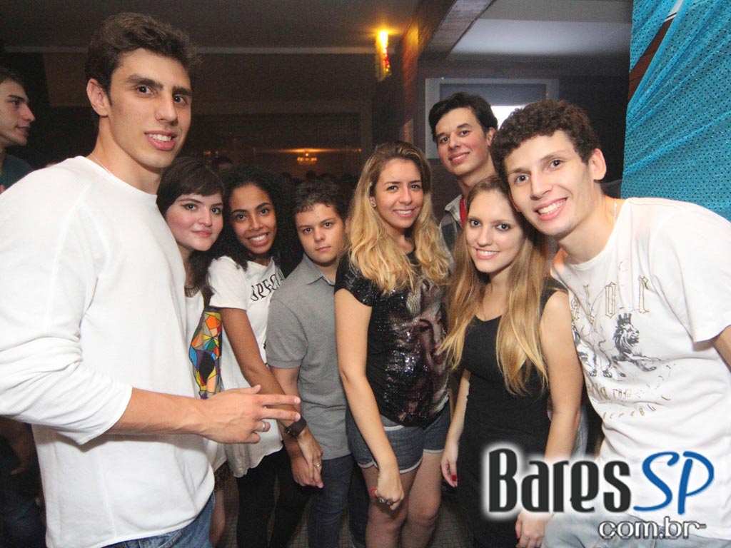 DJs convidados na noite de sexta-feira na The Week DJs convidados na noite de sexta-feira na The Week