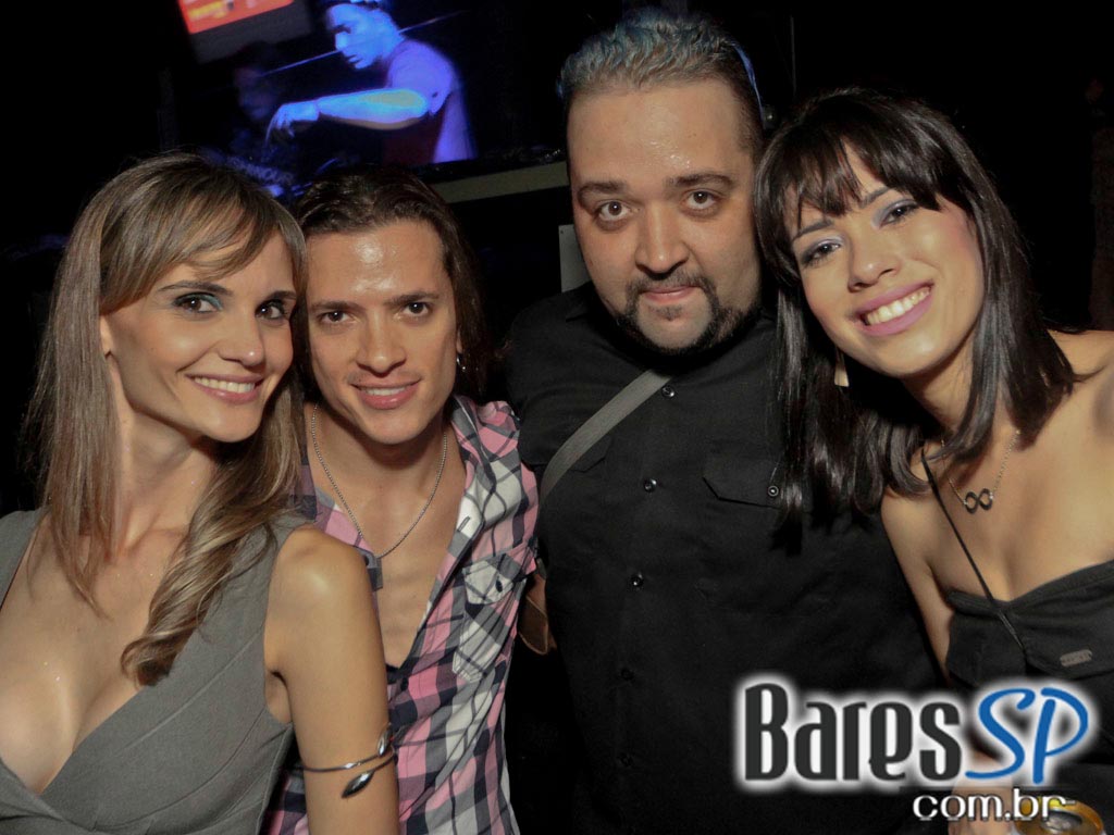 DJs convidados na noite de sexta-feira na The Week DJs convidados na noite de sexta-feira na The Week