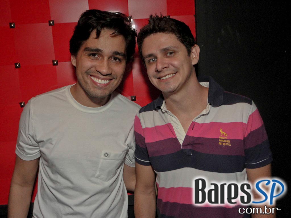 DJs convidados na noite de sexta-feira na The Week DJs convidados na noite de sexta-feira na The Week