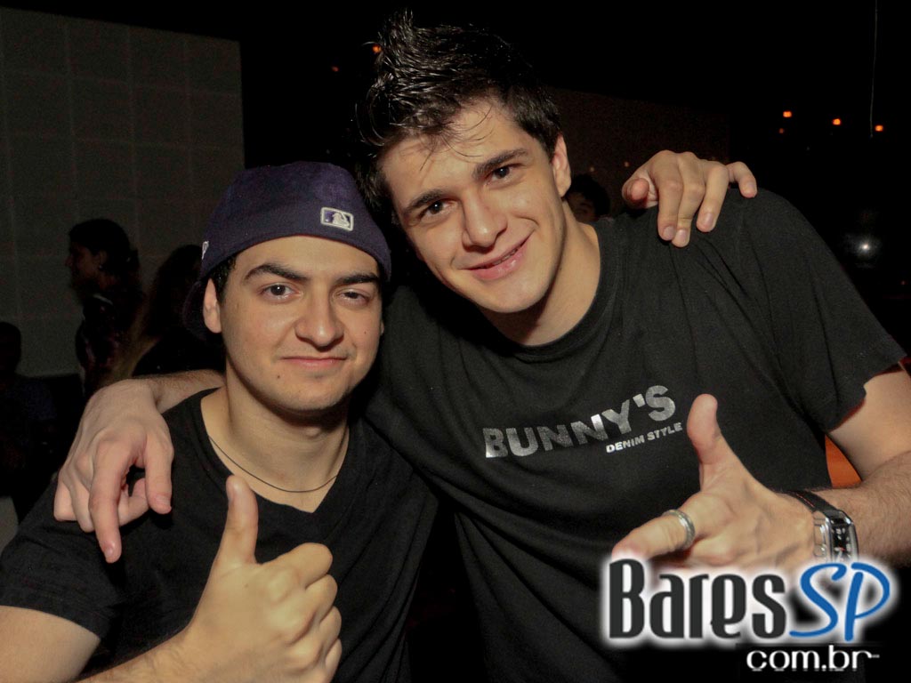 DJs convidados na noite de sexta-feira na The Week DJs convidados na noite de sexta-feira na The Week