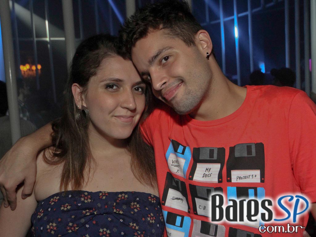 DJs convidados na noite de sexta-feira na The Week DJs convidados na noite de sexta-feira na The Week