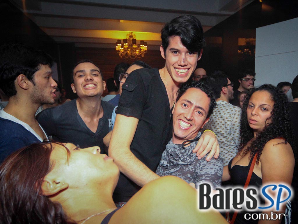 DJs convidados na noite de sexta-feira na The Week DJs convidados na noite de sexta-feira na The Week