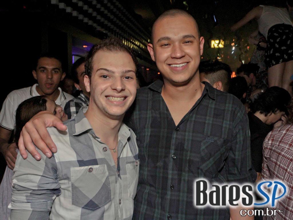 DJs convidados na noite de sexta-feira na The Week DJs convidados na noite de sexta-feira na The Week