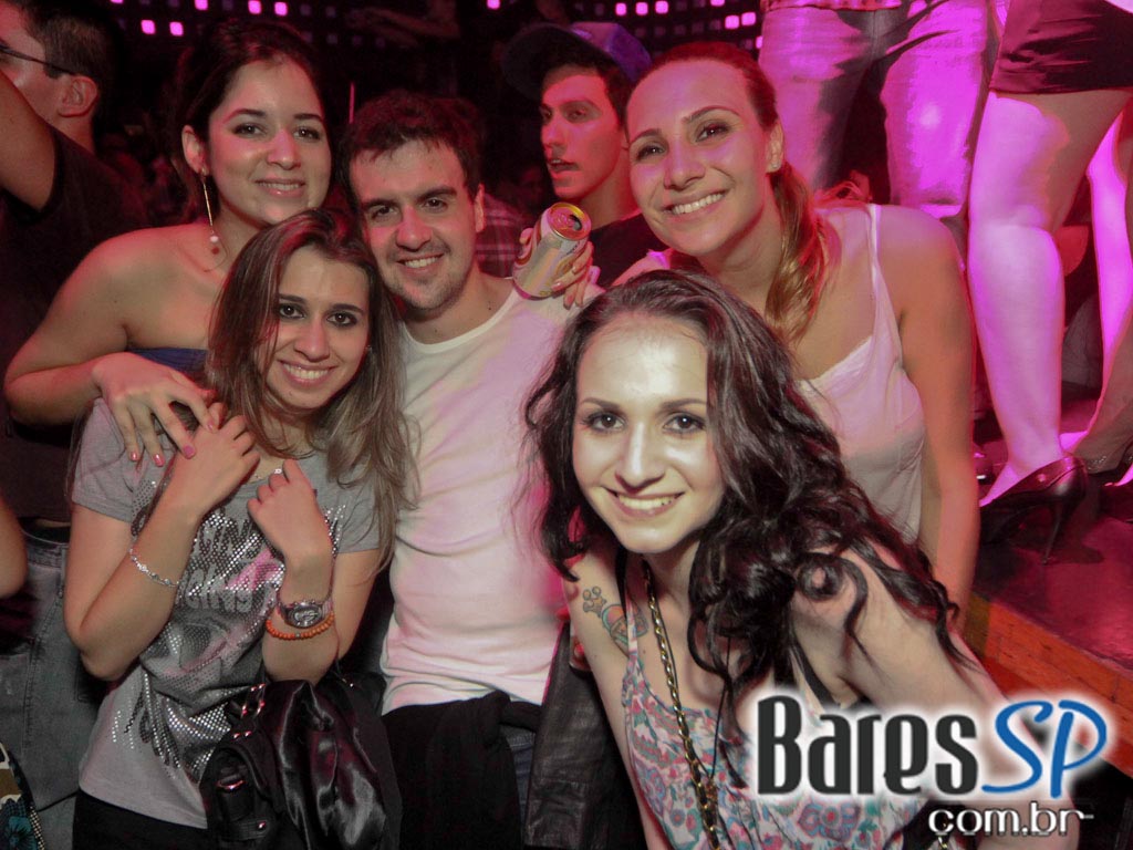 DJs convidados na noite de sexta-feira na The Week DJs convidados na noite de sexta-feira na The Week