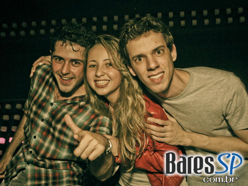 DJs convidados na noite de sexta-feira na The Week DJs convidados na noite de sexta-feira na The Week