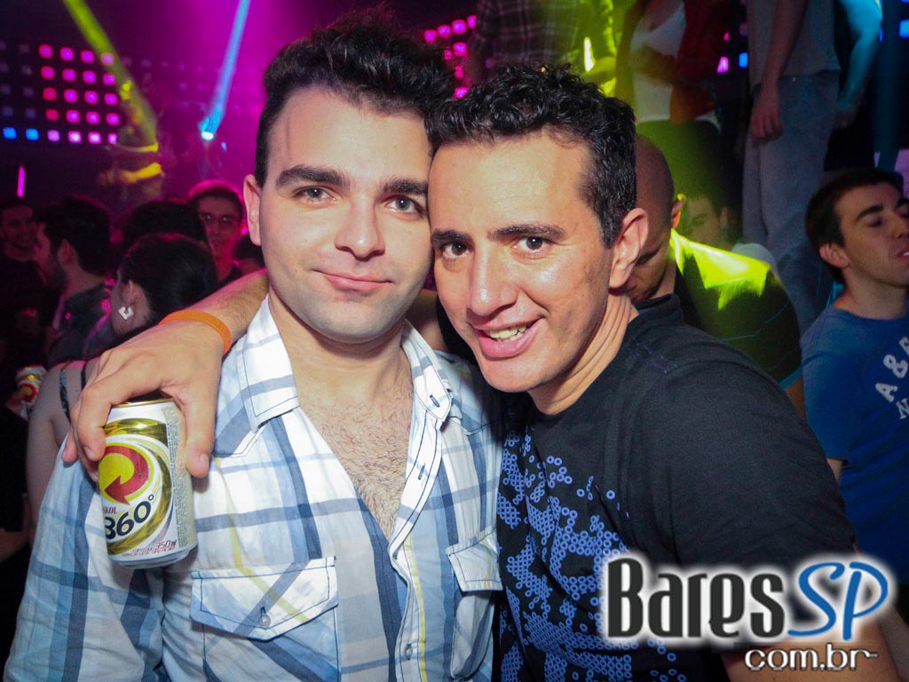 DJs convidados na noite de sexta-feira na The Week DJs convidados na noite de sexta-feira na The Week