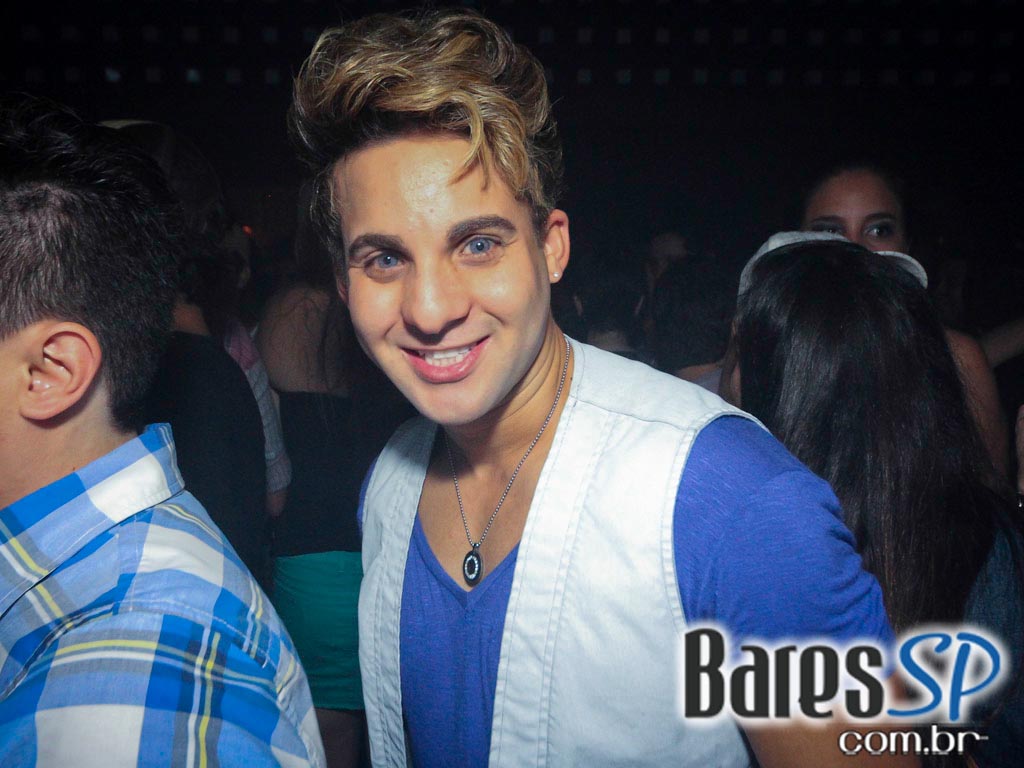 DJs convidados na noite de sexta-feira na The Week DJs convidados na noite de sexta-feira na The Week