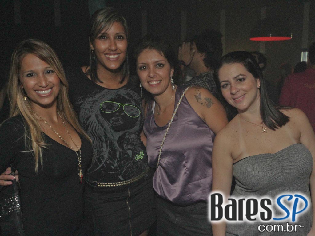 DJs convidados na noite de sexta-feira na The Week DJs convidados na noite de sexta-feira na The Week