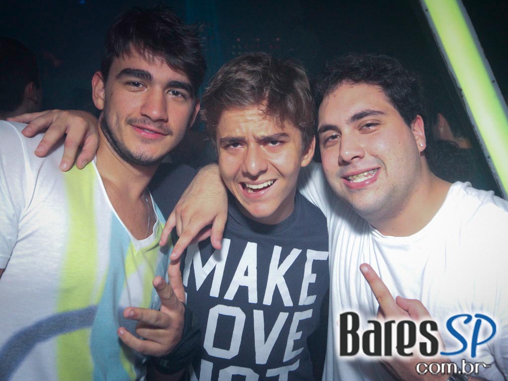 DJs convidados na noite de sexta-feira na The Week DJs convidados na noite de sexta-feira na The Week