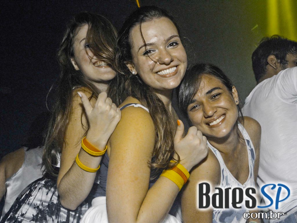 DJs convidados na noite de sexta-feira na The Week DJs convidados na noite de sexta-feira na The Week