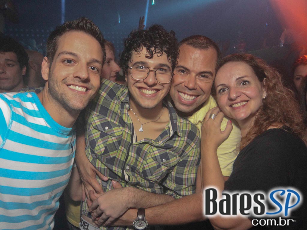 DJs convidados na noite de sexta-feira na The Week DJs convidados na noite de sexta-feira na The Week