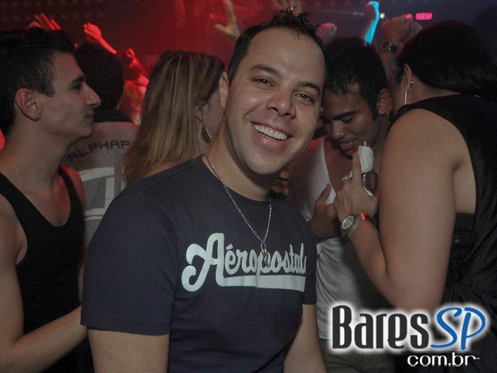 DJs convidados na noite de sexta-feira na The Week DJs convidados na noite de sexta-feira na The Week