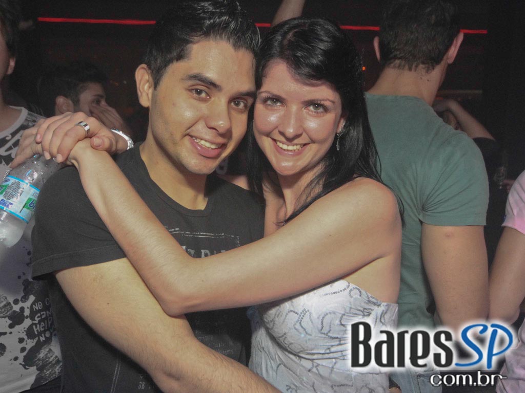 DJs convidados na noite de sexta-feira na The Week DJs convidados na noite de sexta-feira na The Week