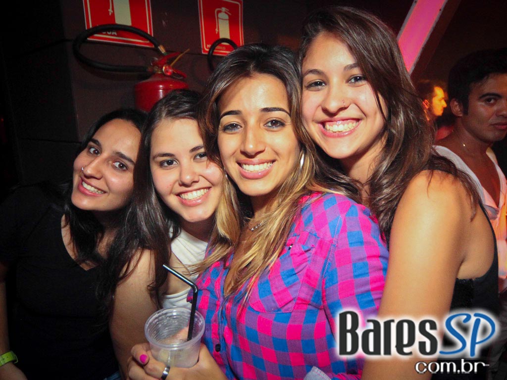 DJs convidados na noite de sexta-feira na The Week DJs convidados na noite de sexta-feira na The Week