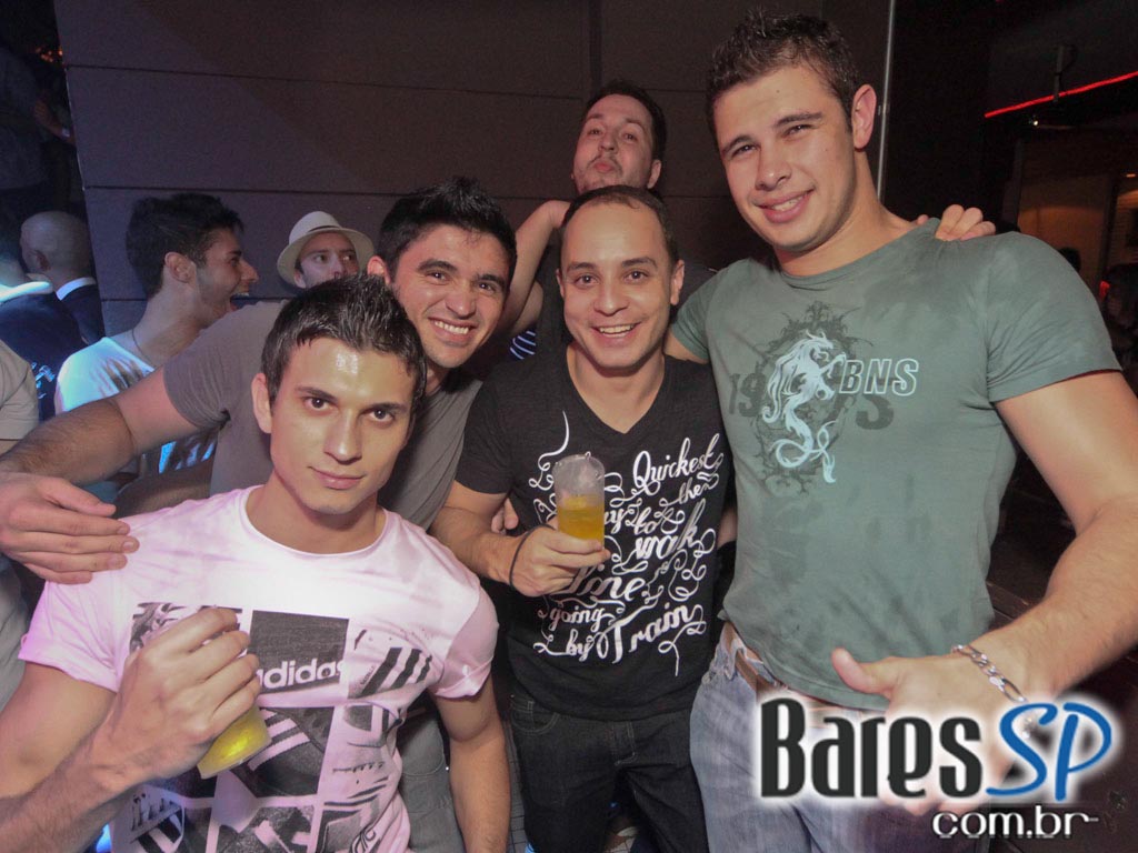 DJs convidados na noite de sexta-feira na The Week DJs convidados na noite de sexta-feira na The Week