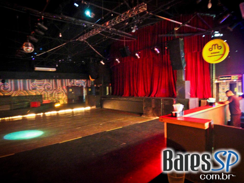 Festa Baile do Emme, Bixiga 70, aconteceu nesta quinta no Estúdio Emme Festa Baile do Emme, Bixiga 70, aconteceu nesta quinta no Estúdio Emme