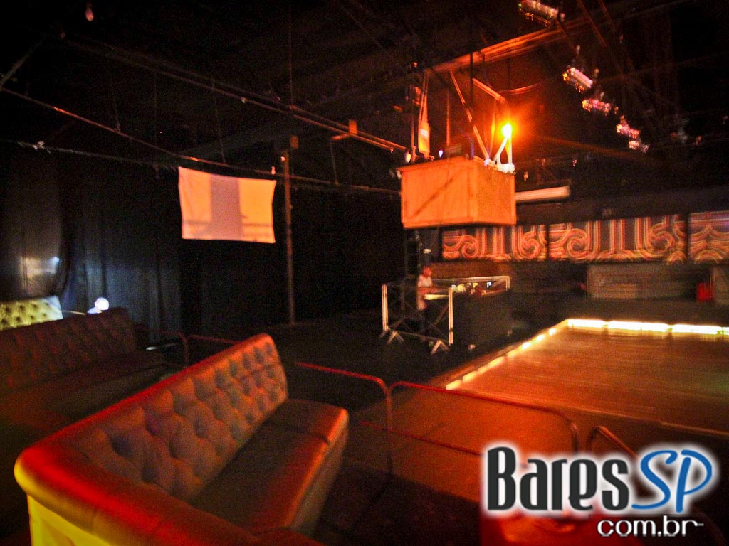 Festa Baile do Emme, Bixiga 70, aconteceu nesta quinta no Estúdio Emme Festa Baile do Emme, Bixiga 70, aconteceu nesta quinta no Estúdio Emme