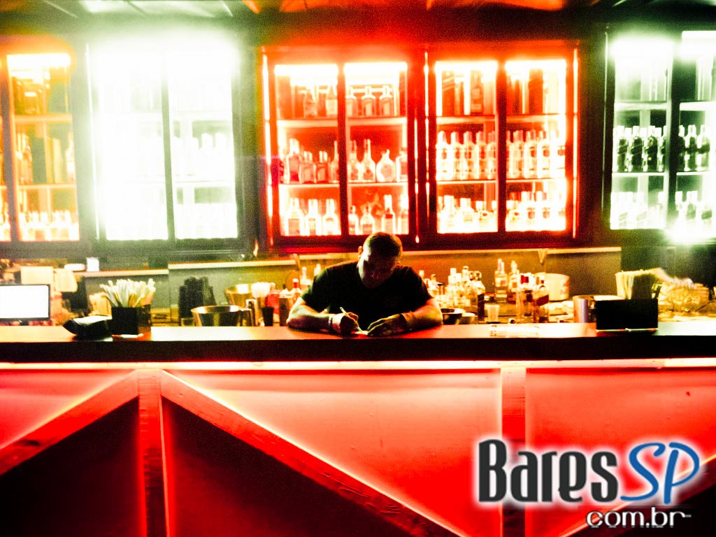 Festa Baile do Emme, Bixiga 70, aconteceu nesta quinta no Estúdio Emme Festa Baile do Emme, Bixiga 70, aconteceu nesta quinta no Estúdio Emme