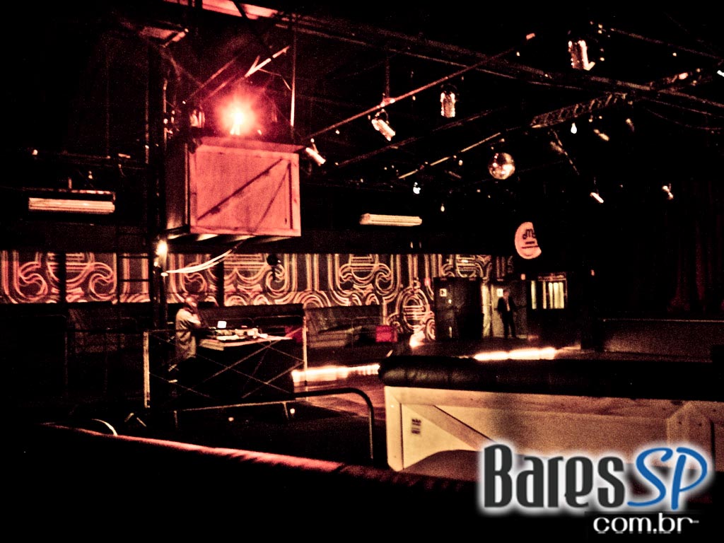 Festa Baile do Emme, Bixiga 70, aconteceu nesta quinta no Estúdio Emme Festa Baile do Emme, Bixiga 70, aconteceu nesta quinta no Estúdio Emme