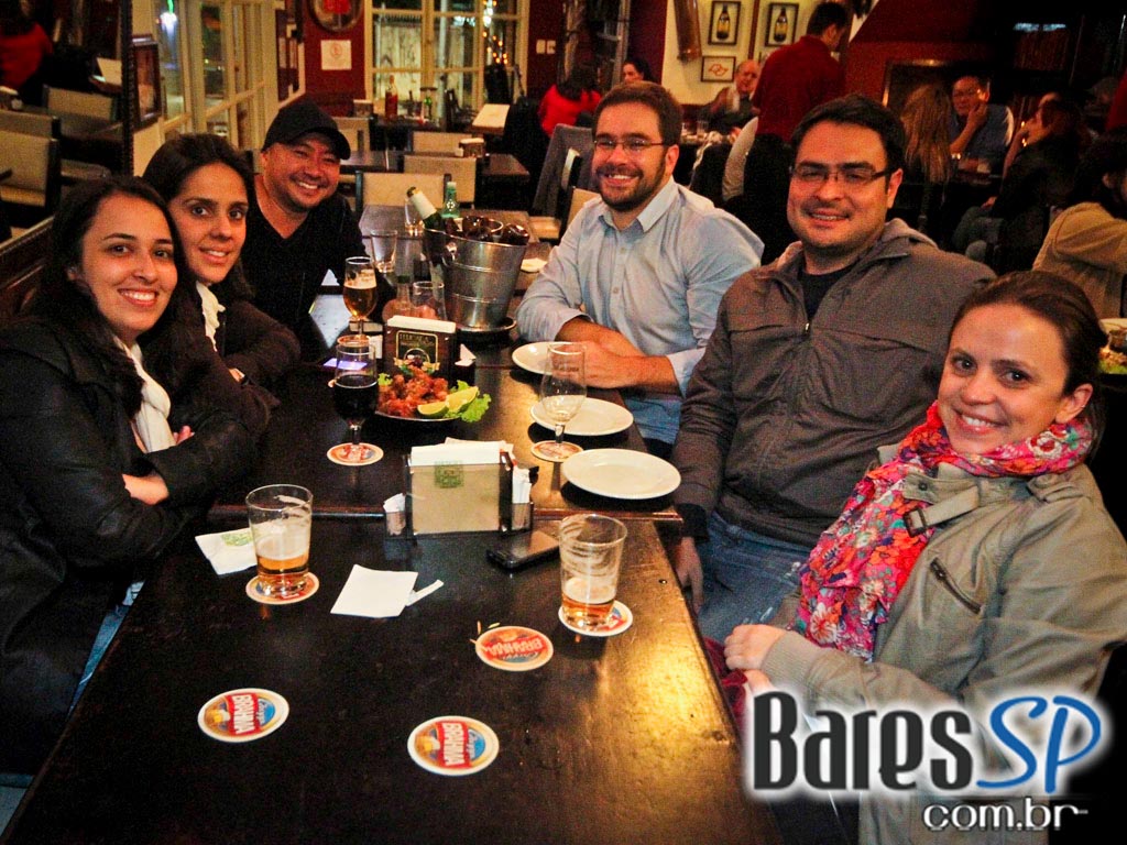 Chopp gelado no happy hour de quinta-feira do Bar da Vila Chopp gelado no happy hour de quinta-feira do Bar da Vila