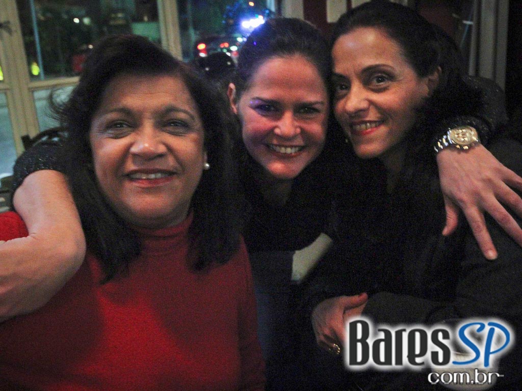 Chopp gelado no happy hour de quinta-feira do Bar da Vila Chopp gelado no happy hour de quinta-feira do Bar da Vila