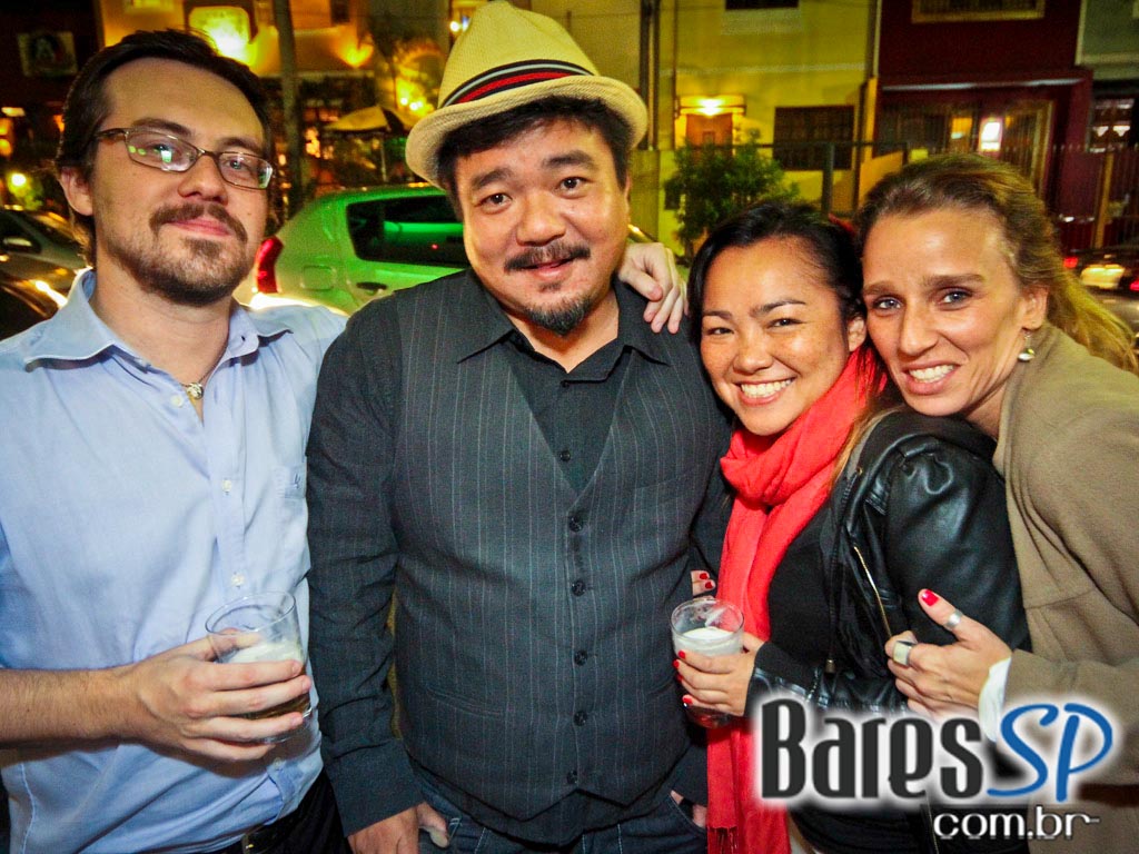 Chopp gelado no happy hour de quinta-feira do Bar da Vila Chopp gelado no happy hour de quinta-feira do Bar da Vila