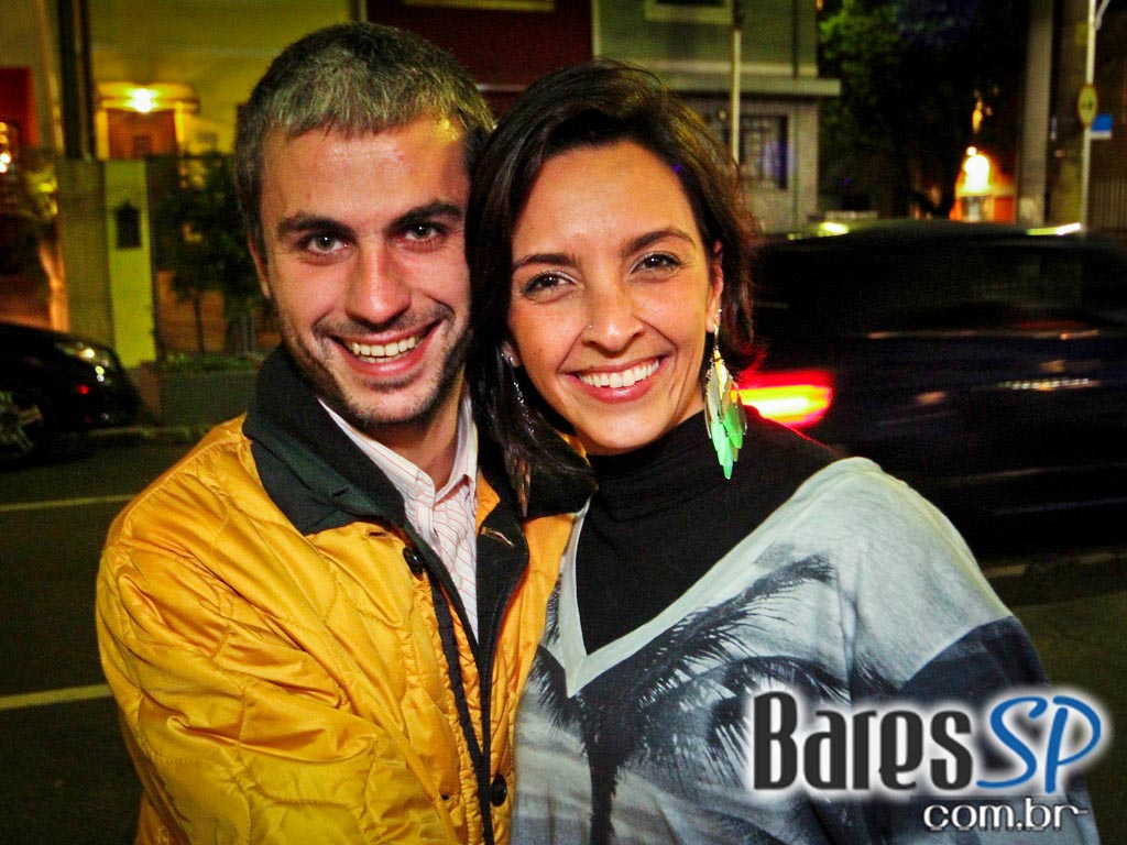 Chopp gelado no happy hour de quinta-feira do Bar da Vila Chopp gelado no happy hour de quinta-feira do Bar da Vila