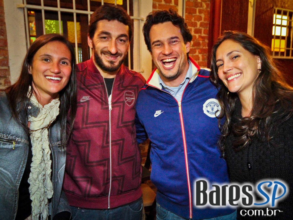 Chopp gelado no happy hour de quinta-feira do Bar da Vila Chopp gelado no happy hour de quinta-feira do Bar da Vila