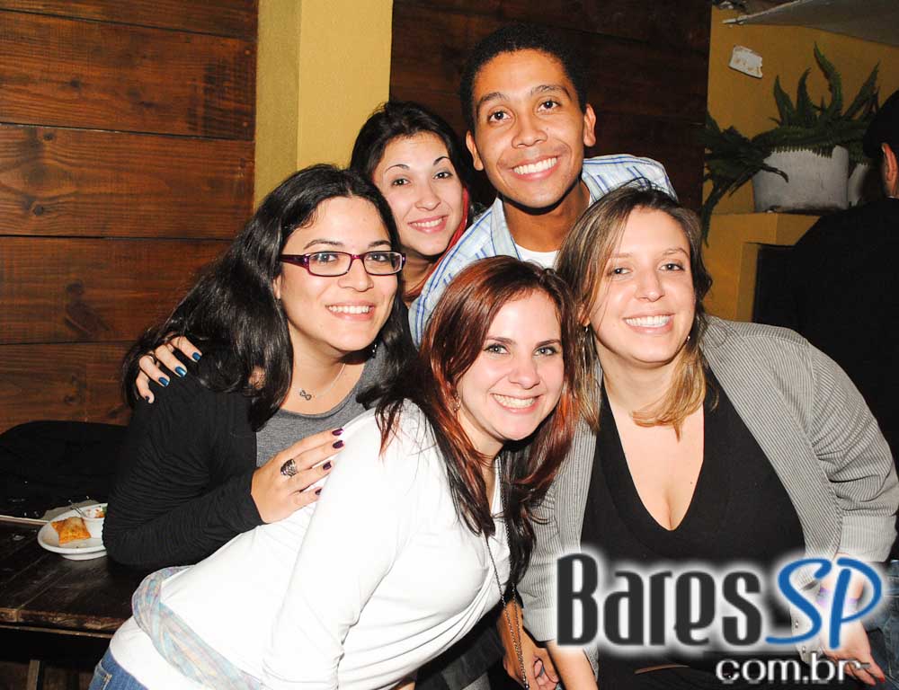 Sábado recheado de atrações com feijoada, samba e MPB no Bar Camará Sábado recheado de atrações com feijoada, samba e MPB no Bar Camará