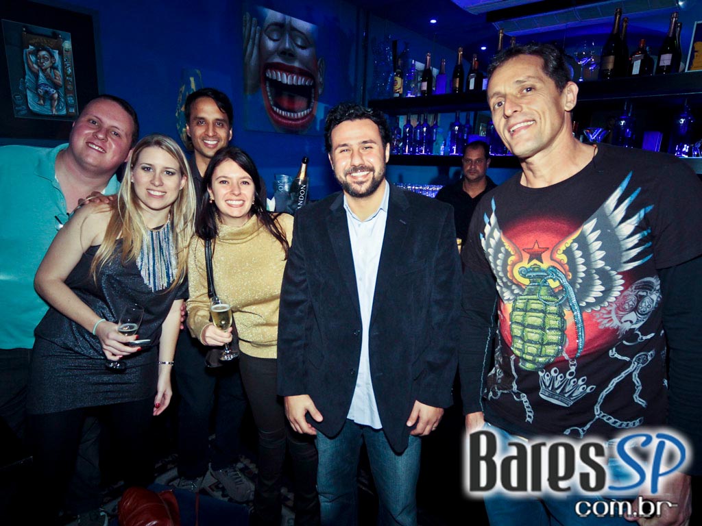 Blue Velvet apresentou na sexta-feira a noite Dancing Machine Blue Velvet apresentou na sexta-feira a noite Dancing Machine