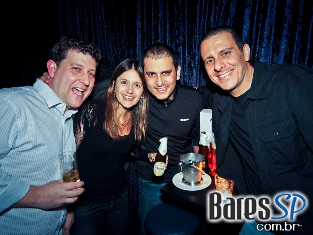 Blue Velvet apresentou na sexta-feira a noite Dancing Machine Blue Velvet apresentou na sexta-feira a noite Dancing Machine