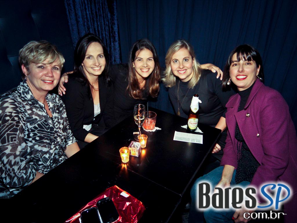 Blue Velvet apresentou na sexta-feira a noite Dancing Machine Blue Velvet apresentou na sexta-feira a noite Dancing Machine