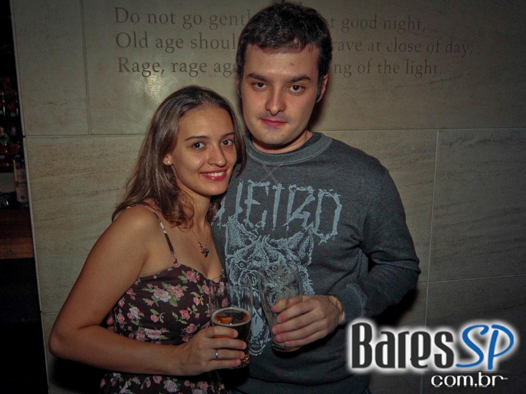 Nesta sexta-feira o The Queen’s Head Pub homenagou a banda Rolling Stones Nesta sexta-feira o The Queen’s Head Pub homenagou a banda Rolling Stones