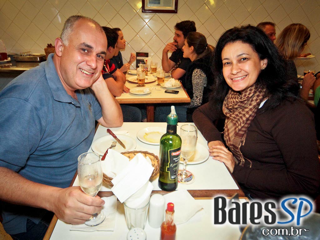 Happy hour com petisco participante do Comida di Buteco Happy hour com petisco participante do Comida di Buteco