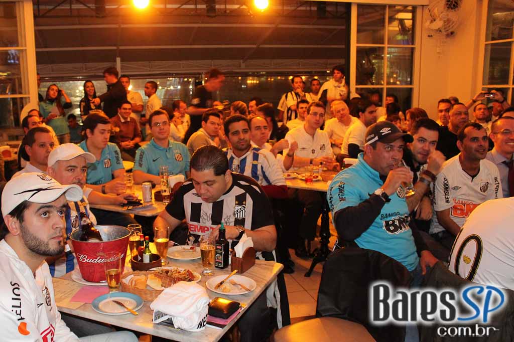 Boteco da Vila, bar temático do Santos, transmitiu jogo da Libertadores entre Santos e Corinthians Boteco da Vila, bar temático do Santos, transmitiu jogo da Libertadores entre Santos e Corinthians