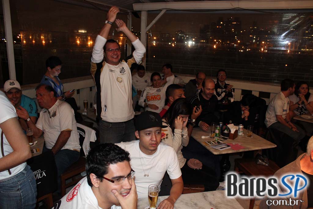 Boteco da Vila, bar temático do Santos, transmitiu jogo da Libertadores entre Santos e Corinthians Boteco da Vila, bar temático do Santos, transmitiu jogo da Libertadores entre Santos e Corinthians