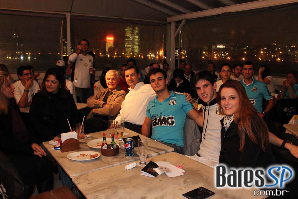 Boteco da Vila, bar temático do Santos, transmitiu jogo da Libertadores entre Santos e Corinthians Boteco da Vila, bar temático do Santos, transmitiu jogo da Libertadores entre Santos e Corinthians