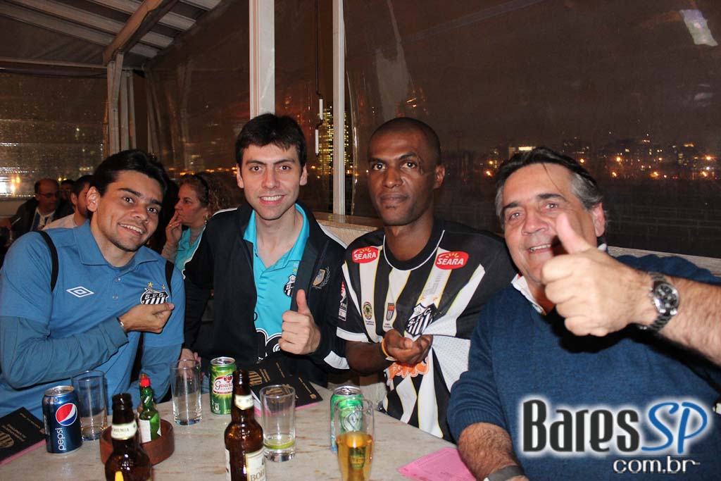 Boteco da Vila, bar temático do Santos, transmitiu jogo da Libertadores entre Santos e Corinthians Boteco da Vila, bar temático do Santos, transmitiu jogo da Libertadores entre Santos e Corinthians