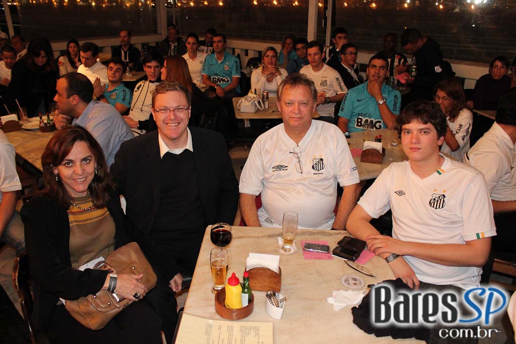 Boteco da Vila, bar temático do Santos, transmitiu jogo da Libertadores entre Santos e Corinthians Boteco da Vila, bar temático do Santos, transmitiu jogo da Libertadores entre Santos e Corinthians