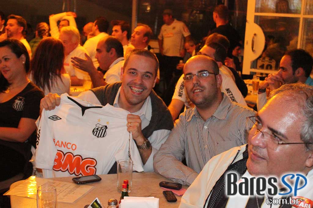Boteco da Vila, bar temático do Santos, transmitiu jogo da Libertadores entre Santos e Corinthians Boteco da Vila, bar temático do Santos, transmitiu jogo da Libertadores entre Santos e Corinthians