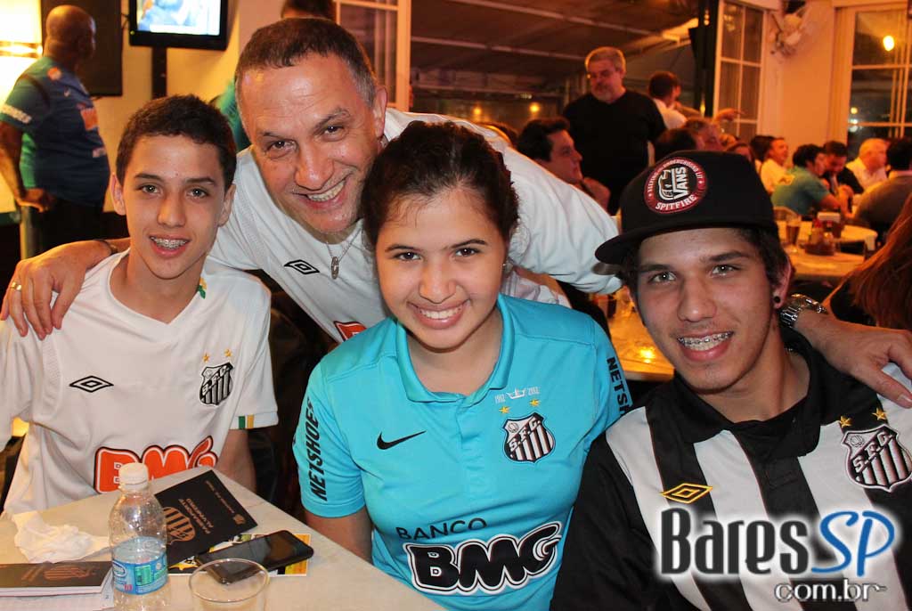 Boteco da Vila, bar temático do Santos, transmitiu jogo da Libertadores entre Santos e Corinthians Boteco da Vila, bar temático do Santos, transmitiu jogo da Libertadores entre Santos e Corinthians