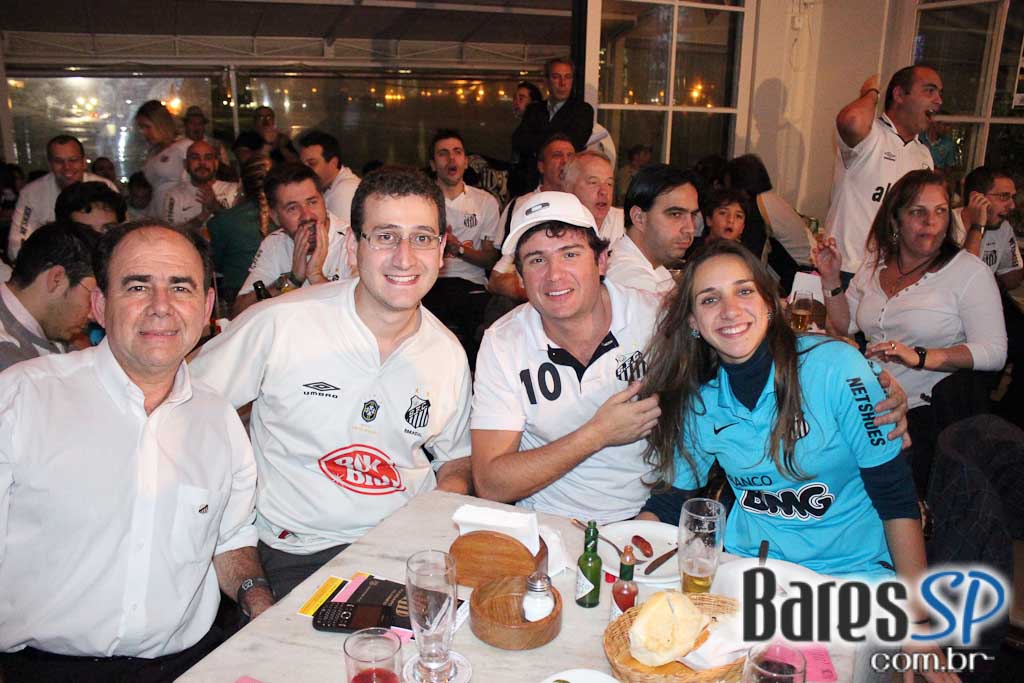 Boteco da Vila, bar temático do Santos, transmitiu jogo da Libertadores entre Santos e Corinthians Boteco da Vila, bar temático do Santos, transmitiu jogo da Libertadores entre Santos e Corinthians